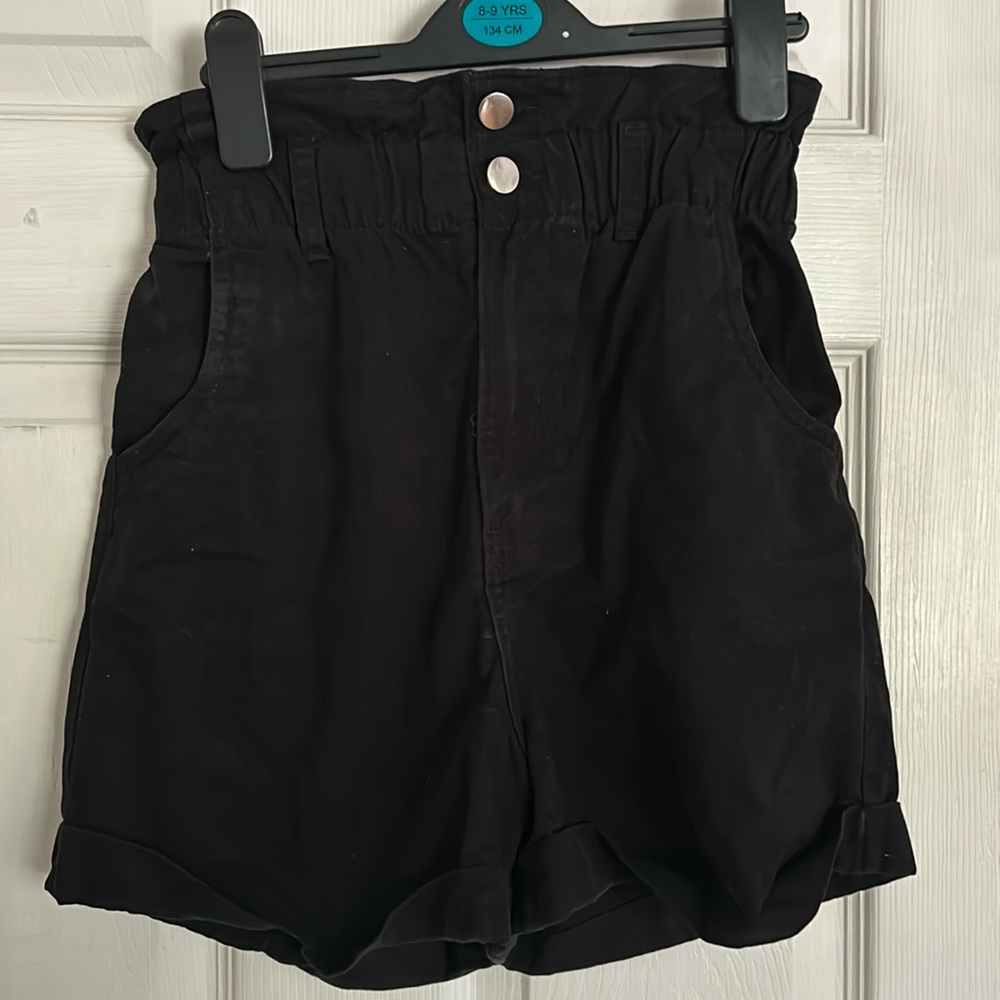 H&M black high waisted shorts